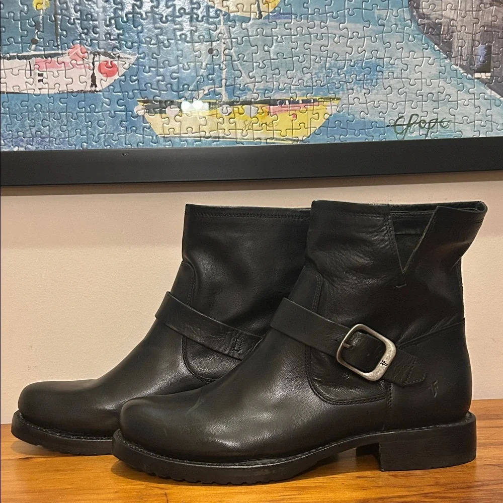 Frye Veronica Black Leather Flex Ankle Booties. Size 9.5